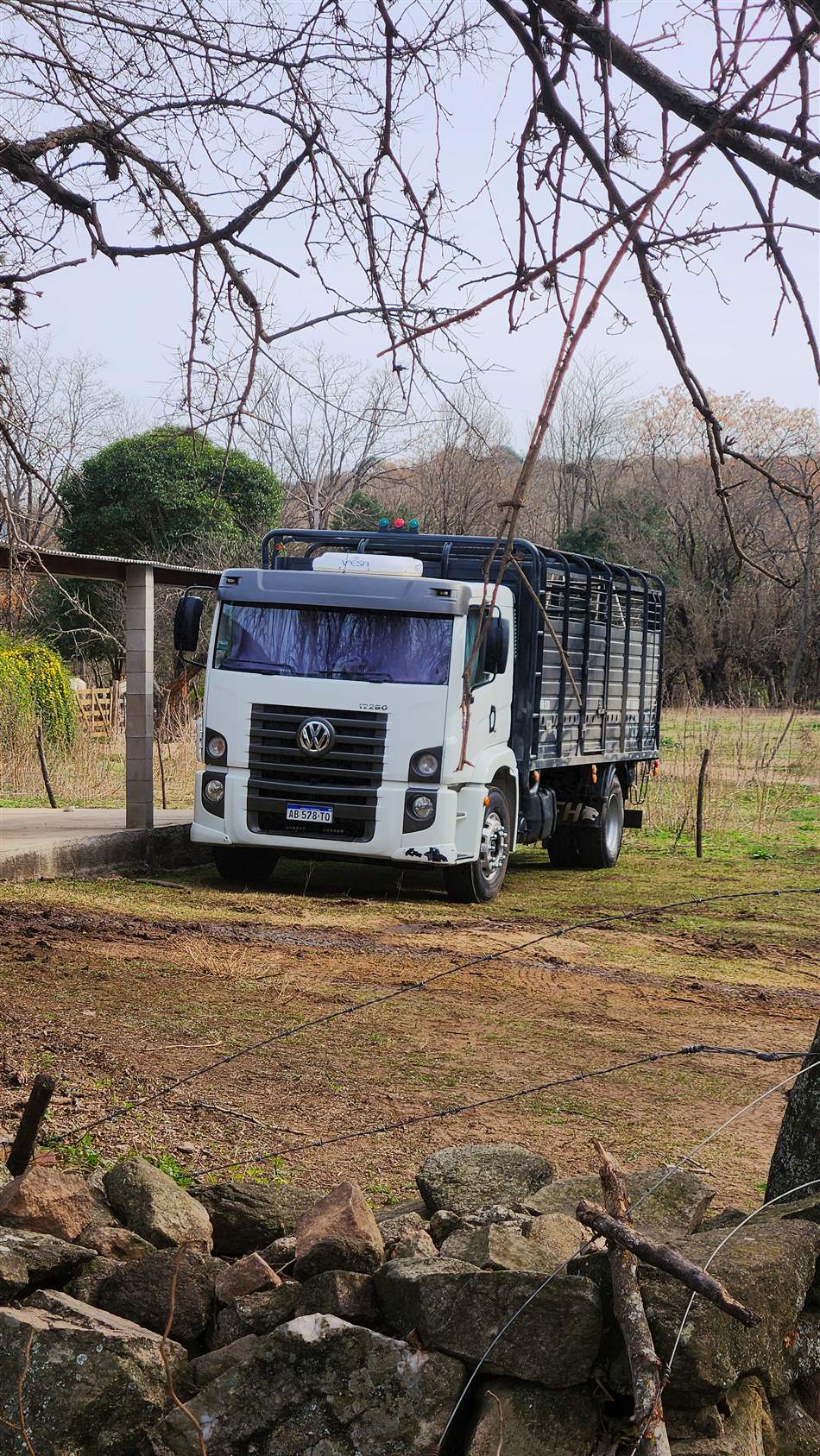 Camión Volkswagen de Marventto en zona de sierra